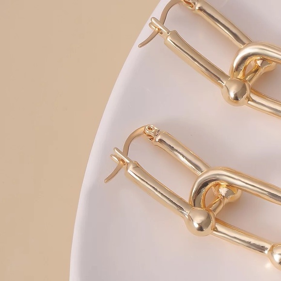 Geometric Lock Clip Earrings - Picture 5 of 12